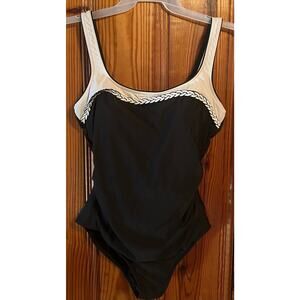 Miraclesuit women’s one piece swimsuit black/white bathing suit beach size 16